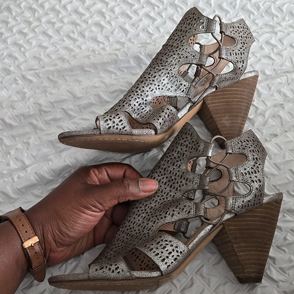 Vince Camuto step into